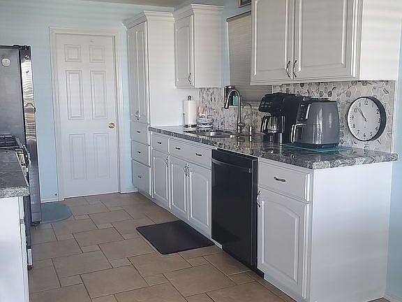 5th image of 766 Marlin St