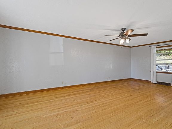 5th image of 3708 Thornwood Dr