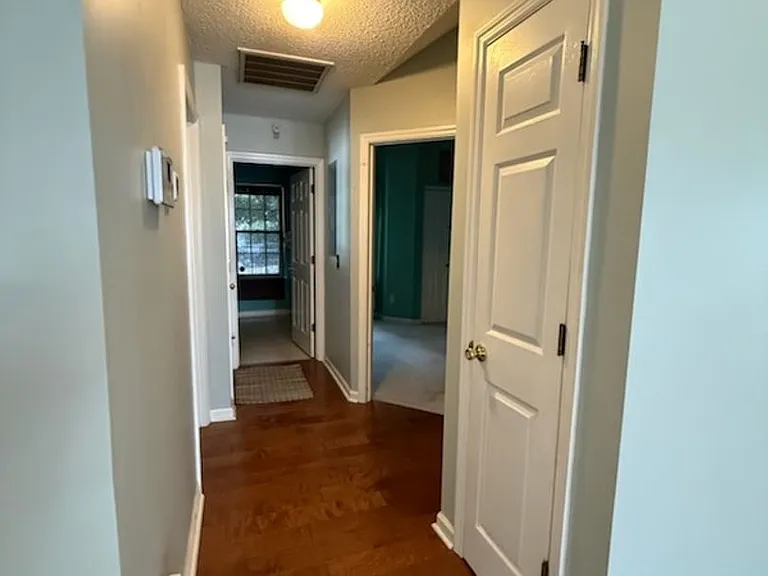 1325 Parkwood Dr — Photo 11