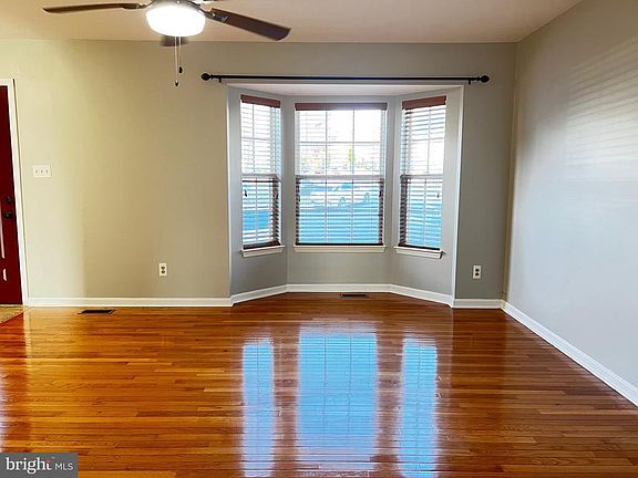 4th image of 1330 Salonica Pl
