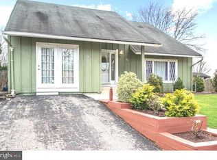 15 Patricia Ln, Sicklerville, NJ 08081