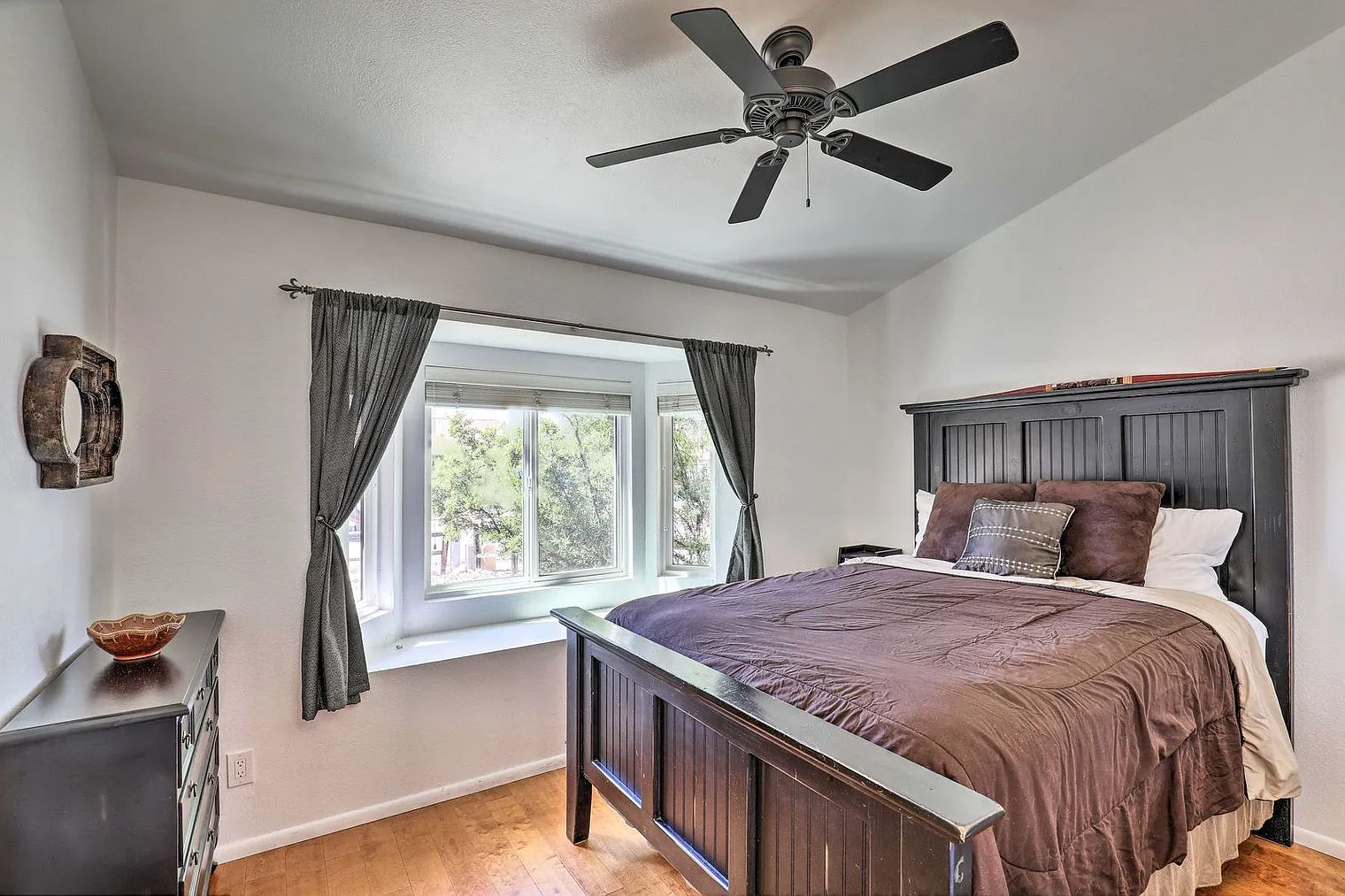3 bed, 2.0 bath, 1216 sqft, $3,473 — Photo 4