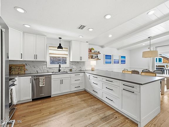 5th image of 1440 Beach Ave