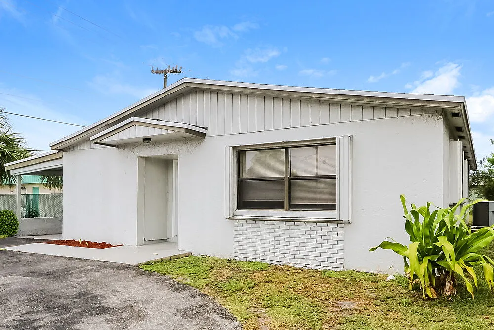 4 bed, 2.0 bath, 1314 sqft, $4,050 — Photo 4