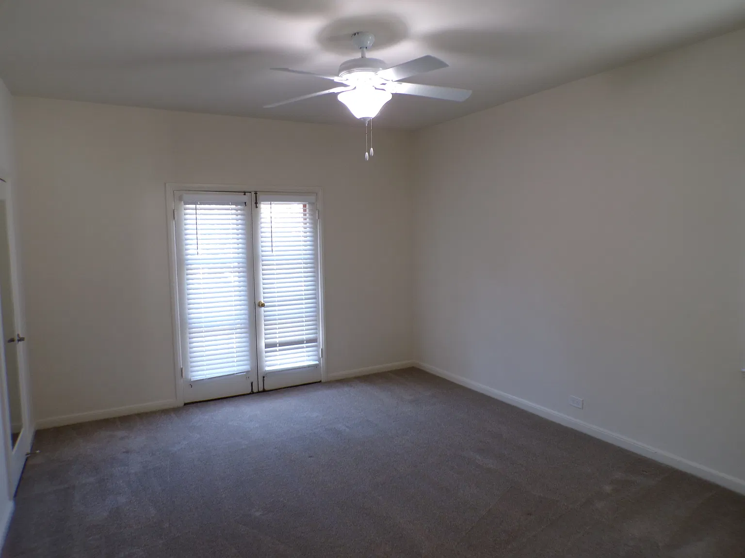 2 bed, 1.5 bath, 1100 sqft, $3,695 — Photo 2
