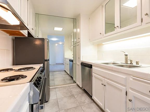 2nd image of 6333 La Jolla Blvd Unit 364