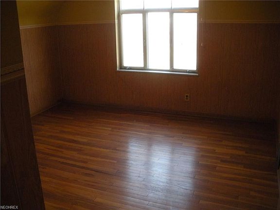 3rd image of 24460 Oakhill Dr