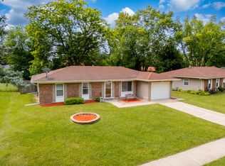 1095 Sebring Dr, Elgin, IL 60120