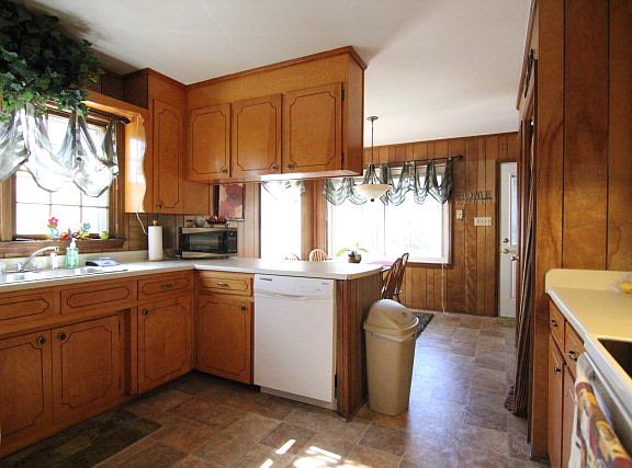 5th image of 708 Logan Ct