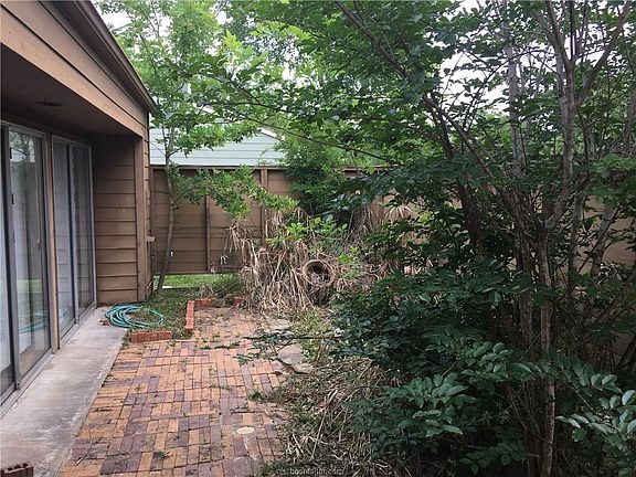 2nd image of 1005 Arboles Cir