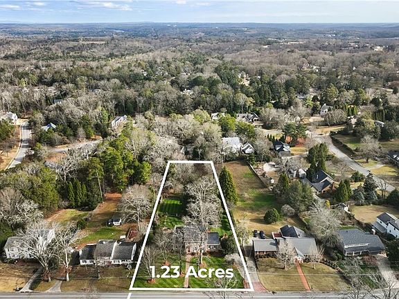 2nd image of 1606 Riverside Dr