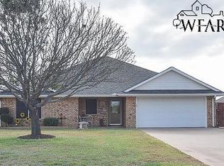 1107 N Victoria Ave, Iowa Park, TX 76367