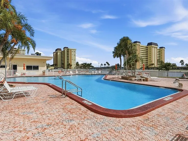 4775 Cove Cir #106 — Photo 34