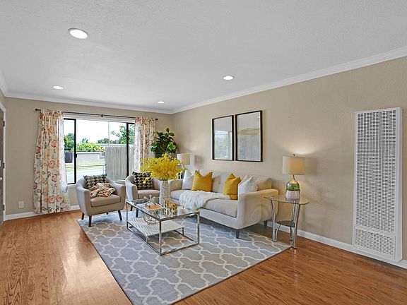 4th image of 820 Ivy Dr