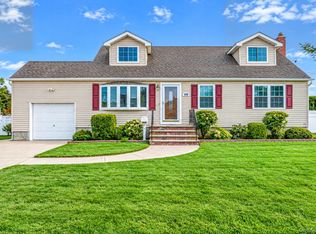 719 3rd St, West Babylon, NY 11704