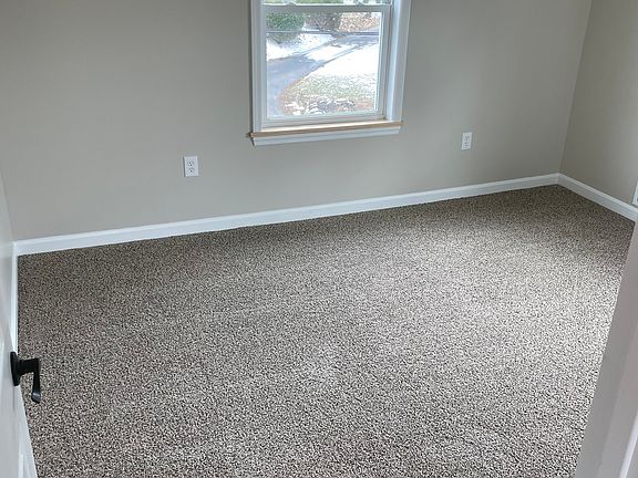 5th image of 1095 Shenango Rd