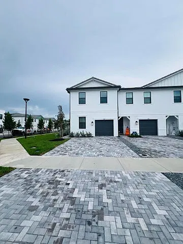 4190 Efendi Dr