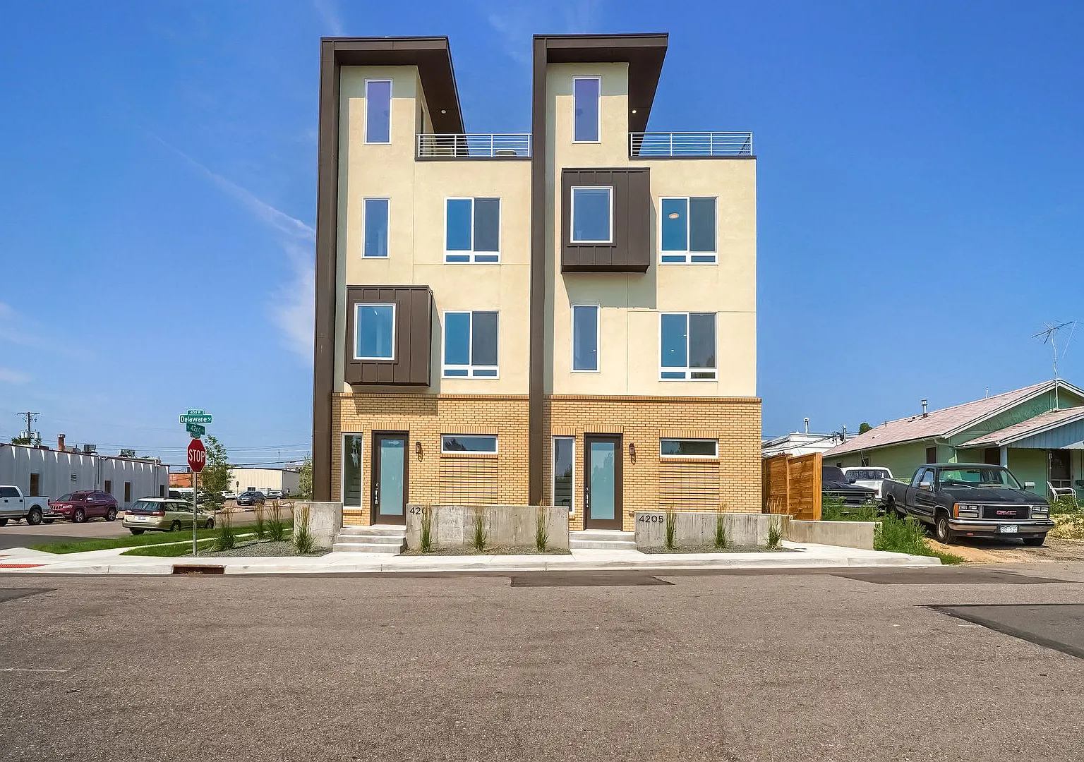 2 Bedroom townhome in Denver — Photo 1