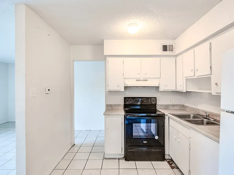 2215 Mission Hill Cir #103 — Photo 3