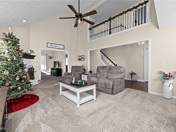 4th image of 190 Ravenglass Blvd