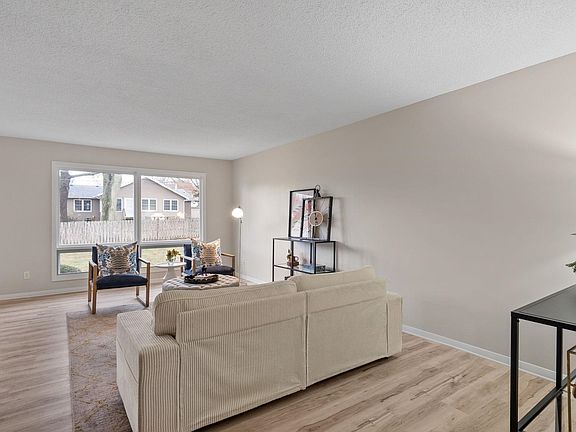 5th image of 3816 Woodland Ct