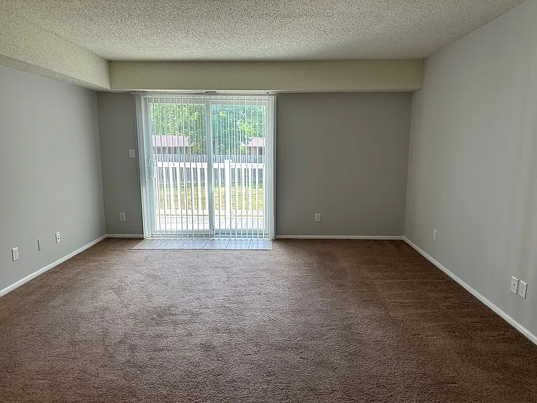 Coventry Court West Apartments — Photo 44
