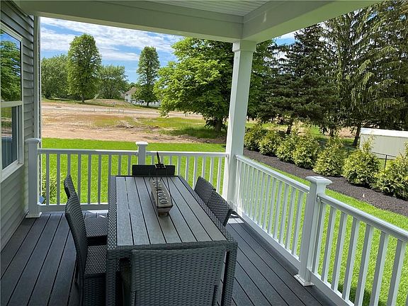 5th image of 394 Hanna Ln