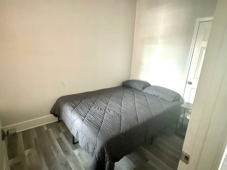 704 N Grant St #3 — Photo 6