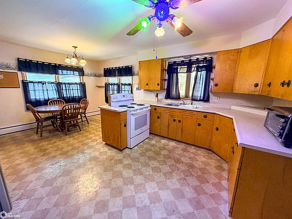 4th image of 919 3rd St