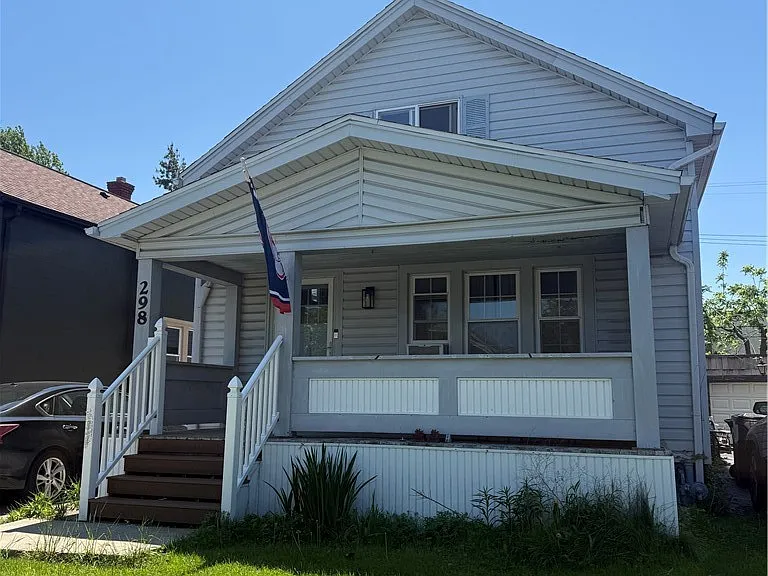 298 W Hazeltine Ave — Photo 1
