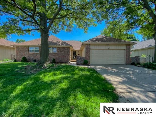 917 S 118th Plz, Omaha, NE 68154