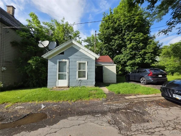 1026 Hess Ln, Utica, NY 13502