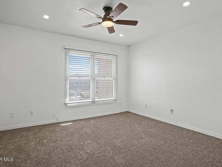 604 Upson Dr — Photo 16