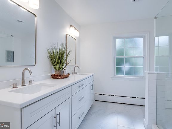 3rd image of 6912 Pacific Ln