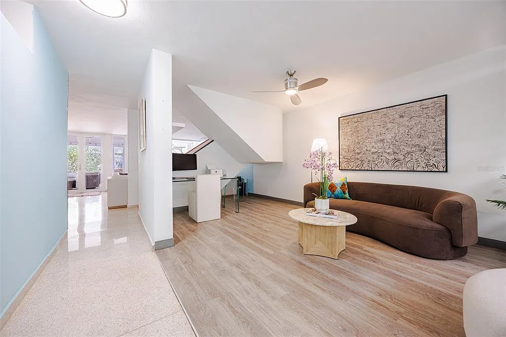 3 bed, 2.5 bath, 2126 sqft, $4,200 — Photo 2