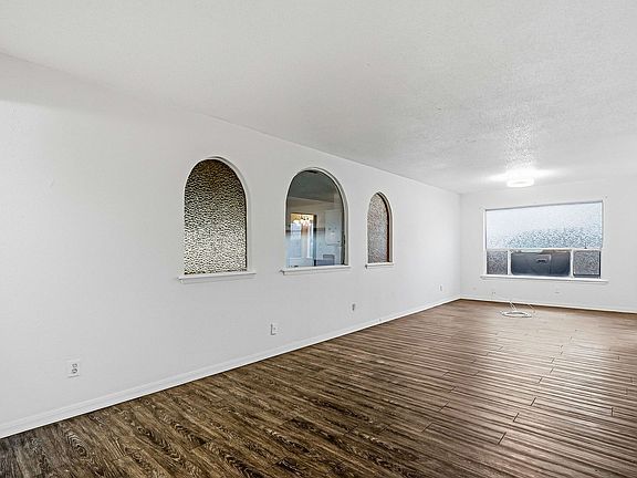 2nd image of 4613 Sun Valley Dr