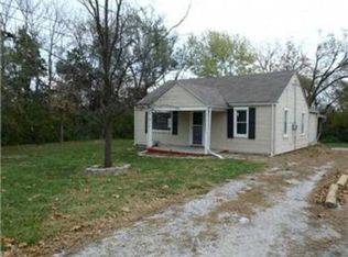 7109 NE Kranz Rd, Kansas City, MO 64118
