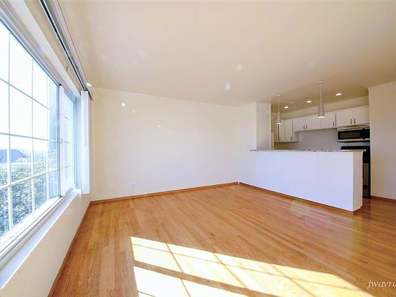 4th image of 2261 Sacramento St APT 206