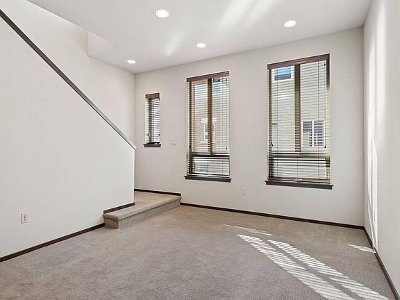 5th image of 182 Madrona Way NE