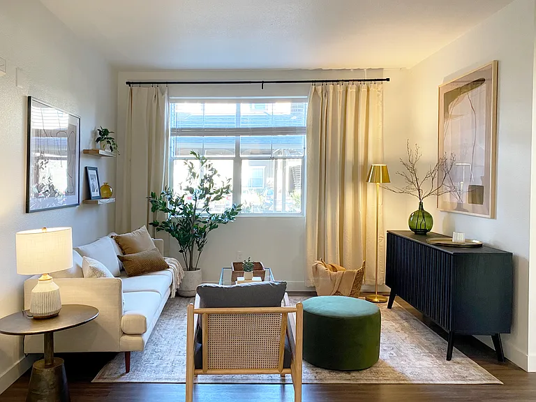 Living Area | Fountains at Emerald Park Apartments | Apartments in Dublin, CA