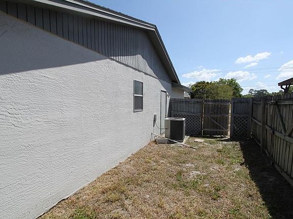 4th image of 1490 Courtland Blvd