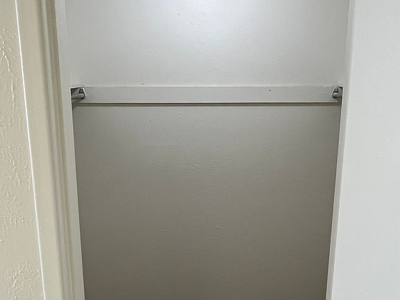 3rd image of 475 E 600 S #1B-1Ba-600Sqft