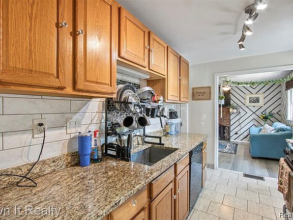 5th image of 4673 Dearborndale St