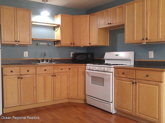 2nd image of 88 Monmouth Ave