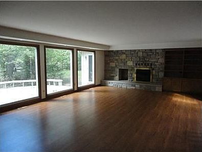 4th image of 100 Nob Hill Dr N