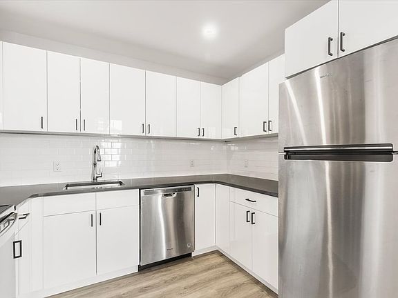 2nd image of 49 Beekman Ave #2