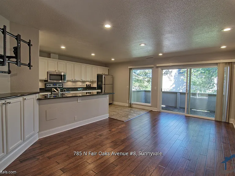 785 N Fair Oaks Ave #8 — Photo 3