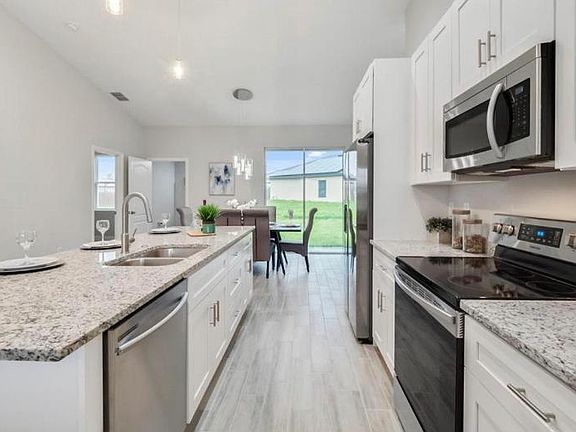 2nd image of 6059 Hyde Park Cir