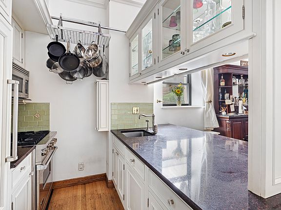5th image of 7 Gramercy Park W #2D