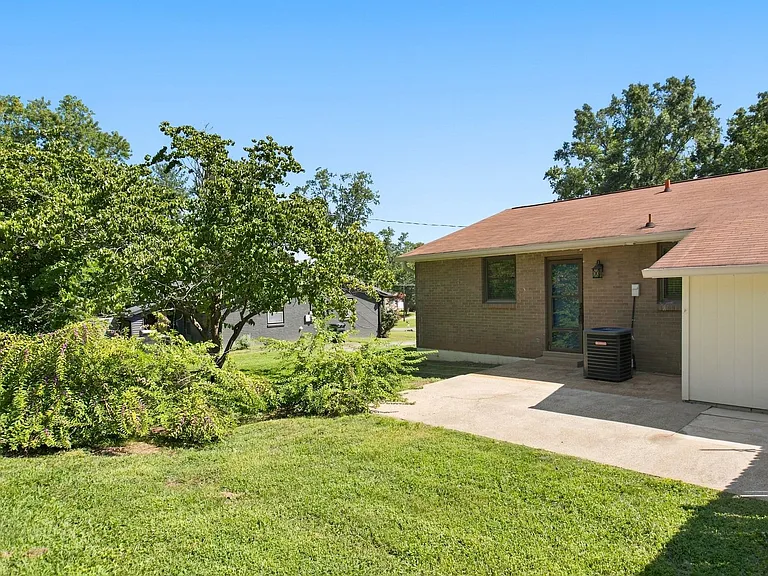 316 Lorna Dr — Photo 29